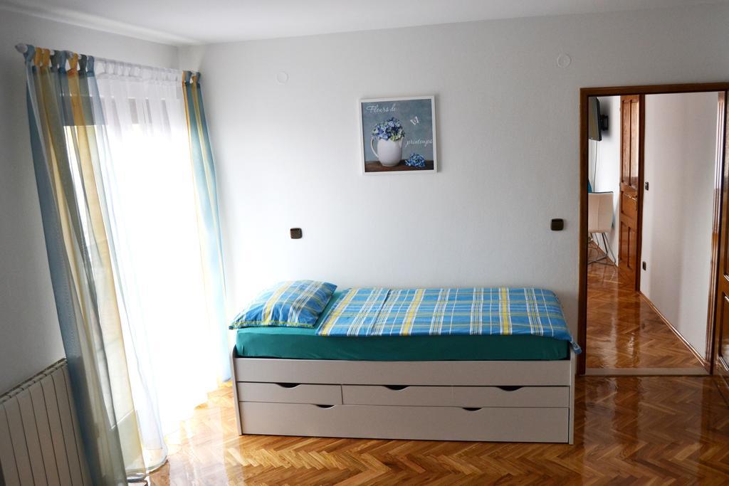 Apartments Mikulic Biograd Na Moru Exterior foto